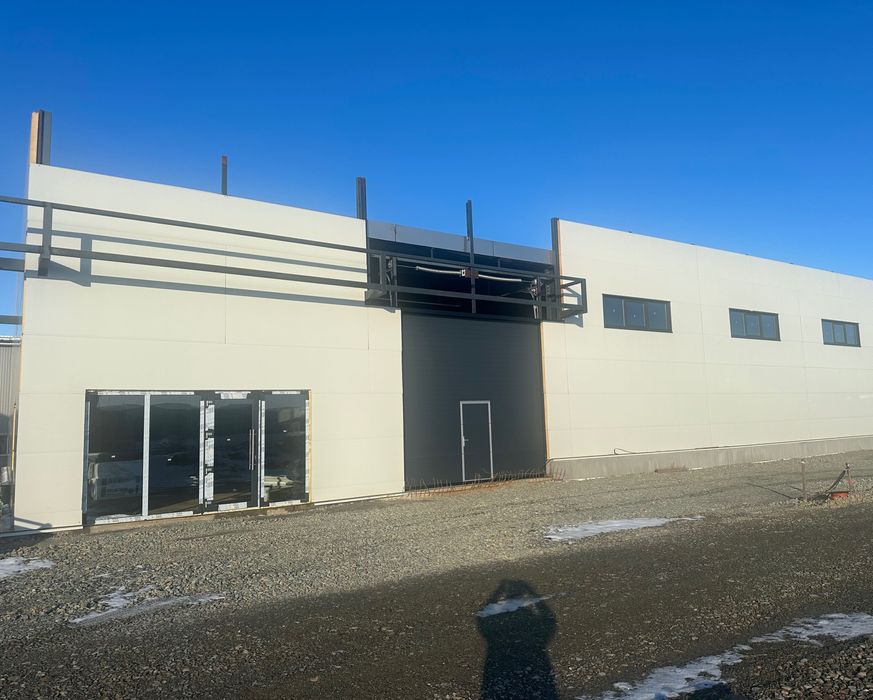 Inchiriez Hala 600 mp2 Almaj/Sere, 2.5€ + Tva