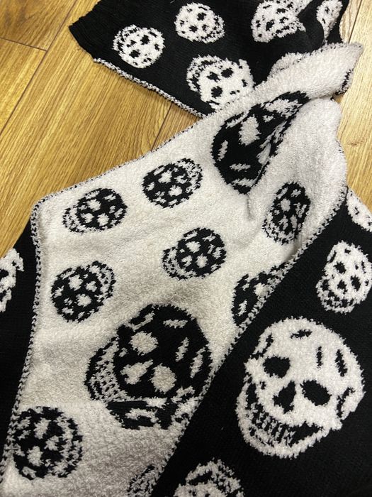 Шал нов дълъг с черепи