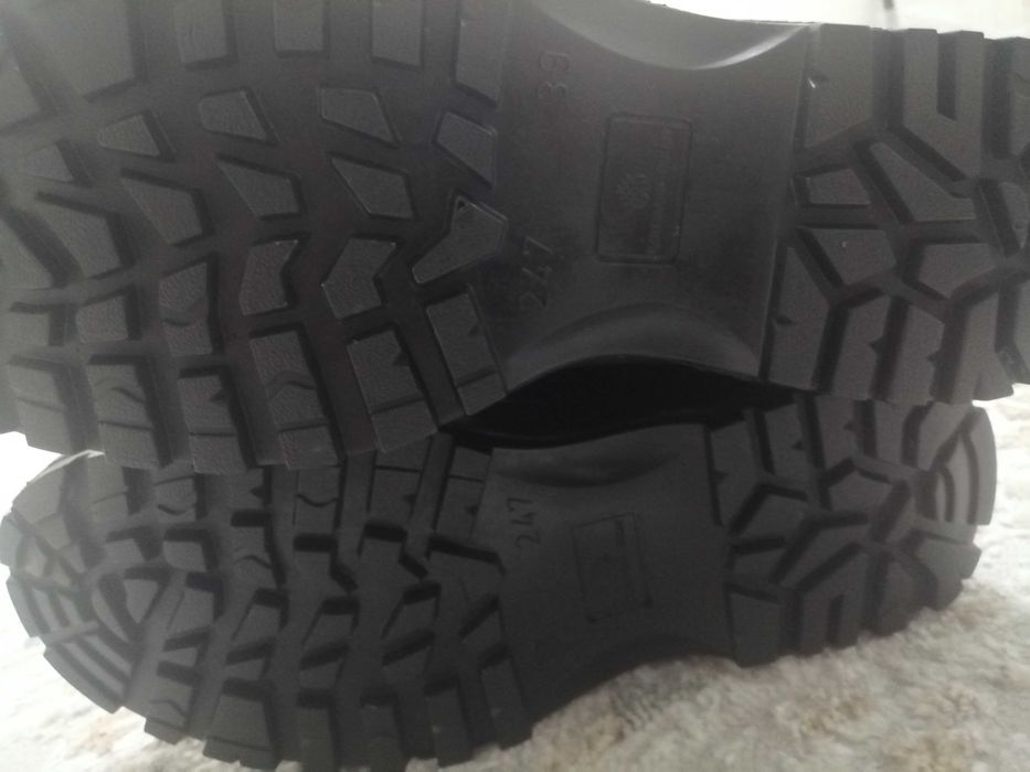 Срочно продам новые берцы