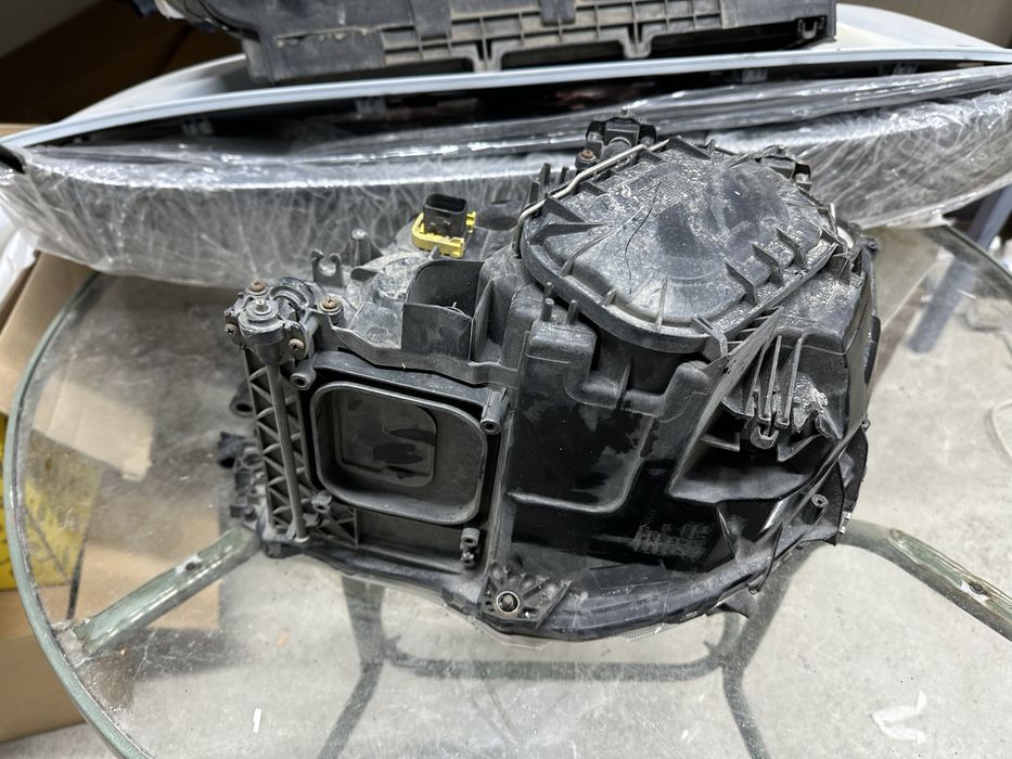 Far dreapta mercedes actros.mp4.cod:a9608291939.