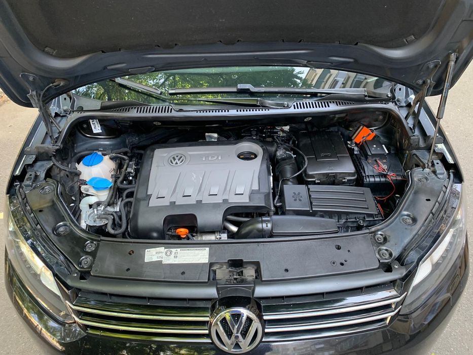 Volkswagen Touran 1.6 tdi 105cp 2012
