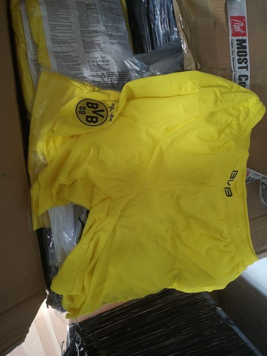 Продавм спортни дрехи