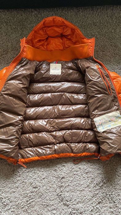 Geaca Moncler orange Limited Edition.