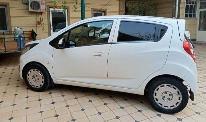 Spark moshinasi sotiladi