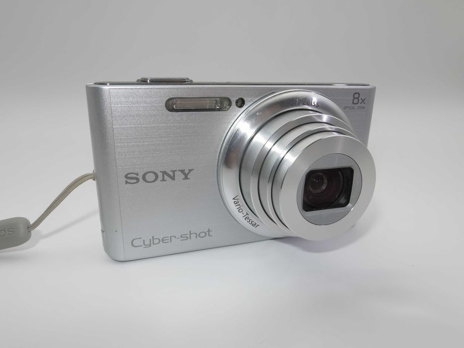 Sony Cyber-Shot W730 сребърен ултра компактен цифров фотоапарат, дигитална камера, в отлично състояние, пълен комплект, работи перфектно!
