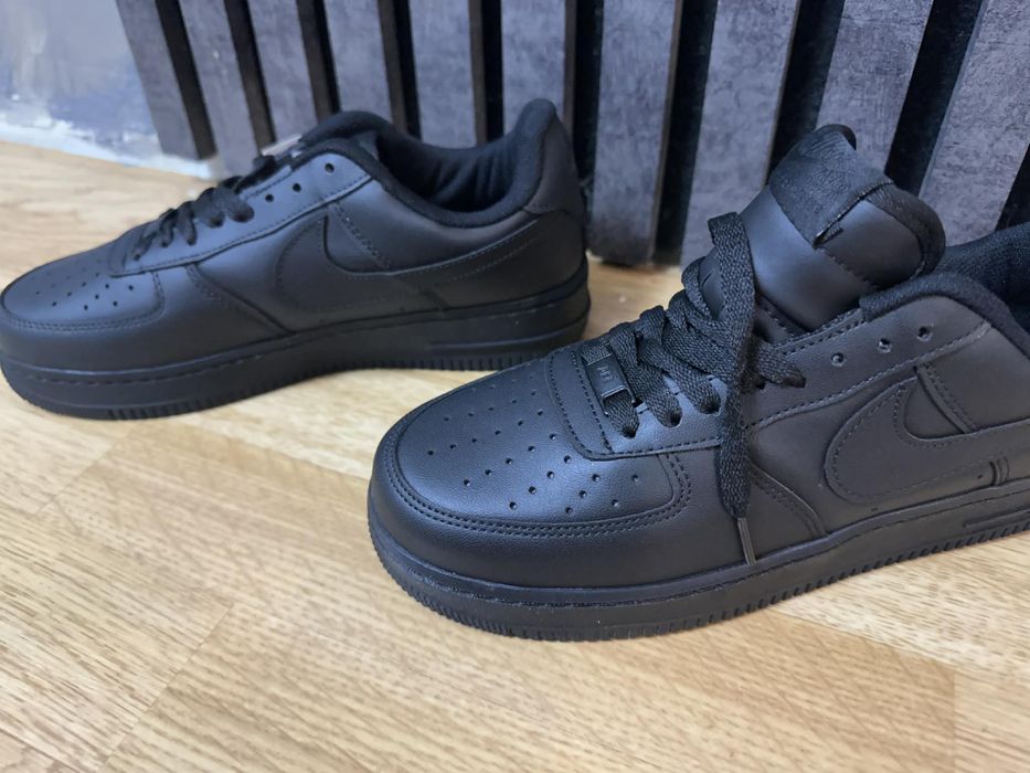 Oferta -Adidasi Nike cu eticheta