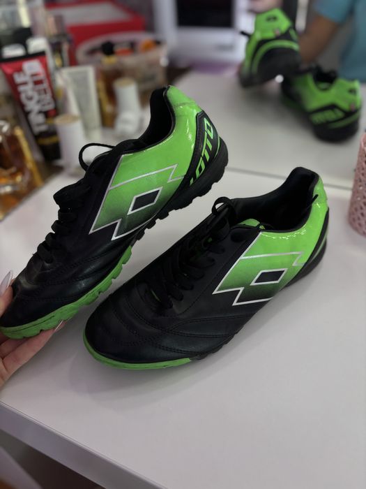 Vând pantofi sport LOTTO pentru bărbați