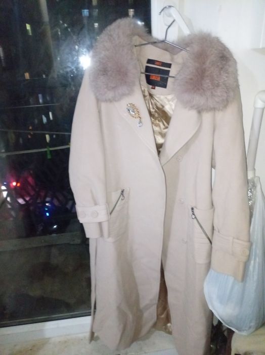 Palto sotiladi Yangi bir marta kiyilgan