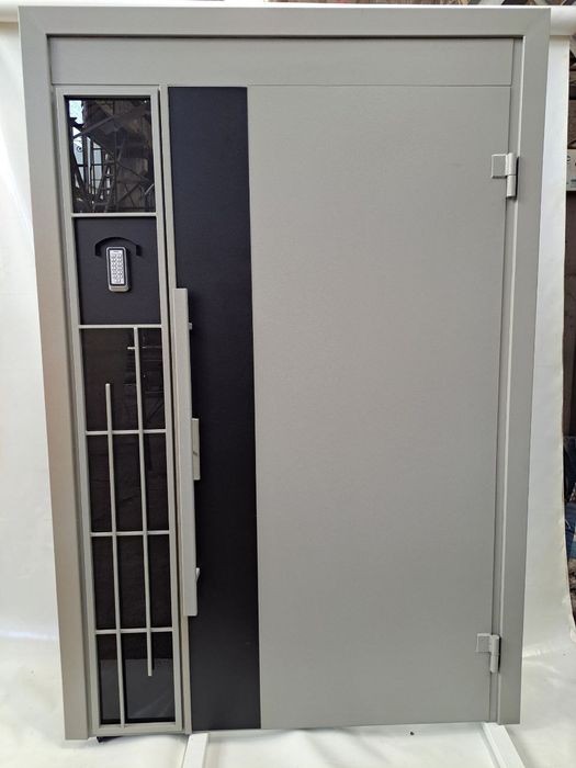 Изготовления  металлических подъездных дверей и установка домофона