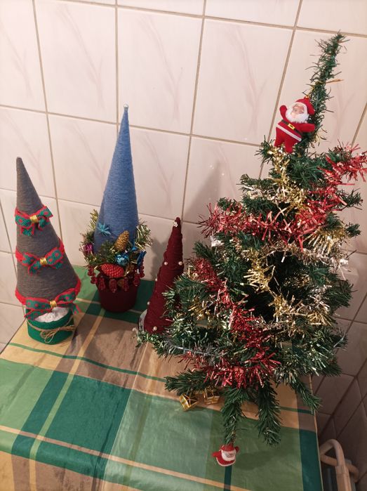 Ёлки новогодние разные