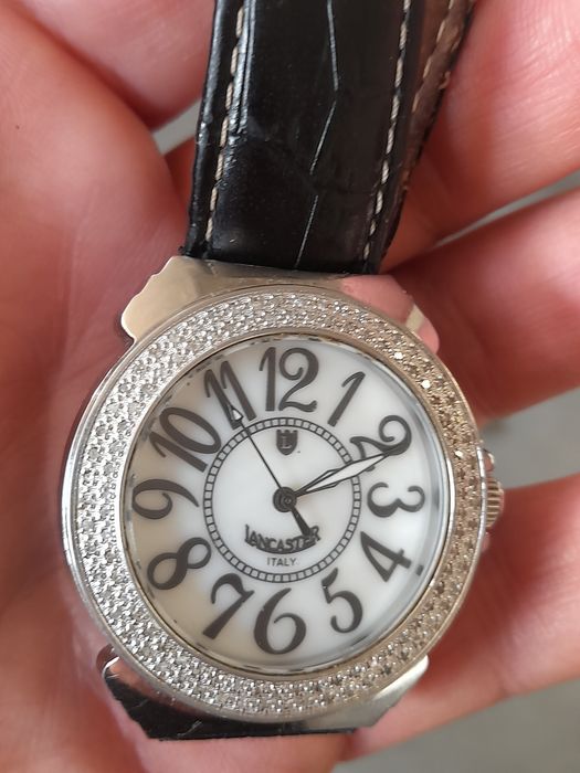 Ceas cu diamante