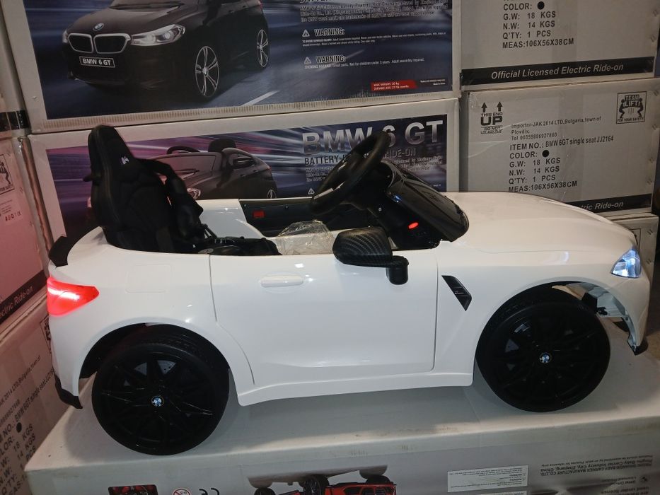 Акумулаторни коли BMW M4 12v с меки гуми и кожена седалка