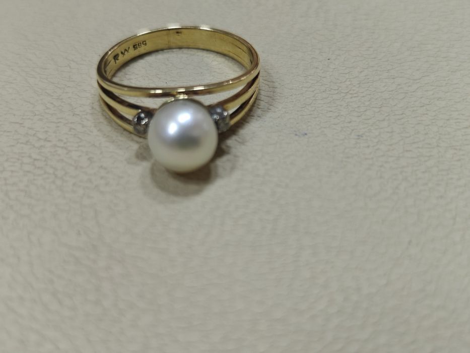 Inel aur 14k 3.31gr cu 2 diamante și perla (r)