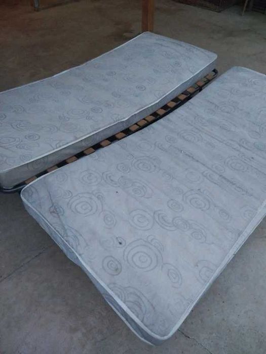 Două paturi pliante 190x 80 centimetri