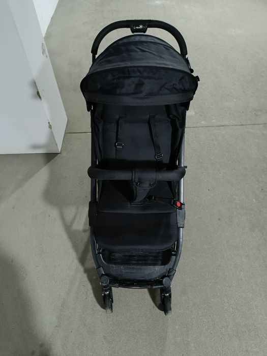 Vând cărucior pretabil și pt deplasările cu avionul