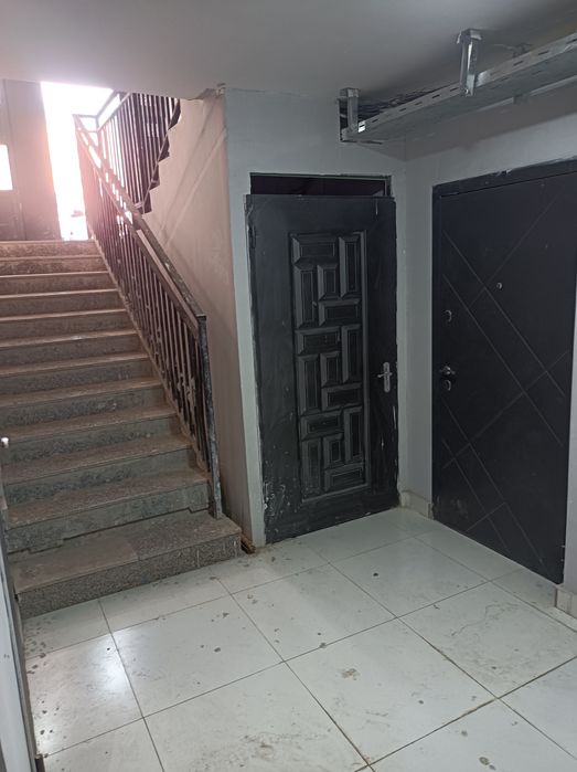 Продаётся квартира 2 комнатная цокольный этаж полу подвал жилой