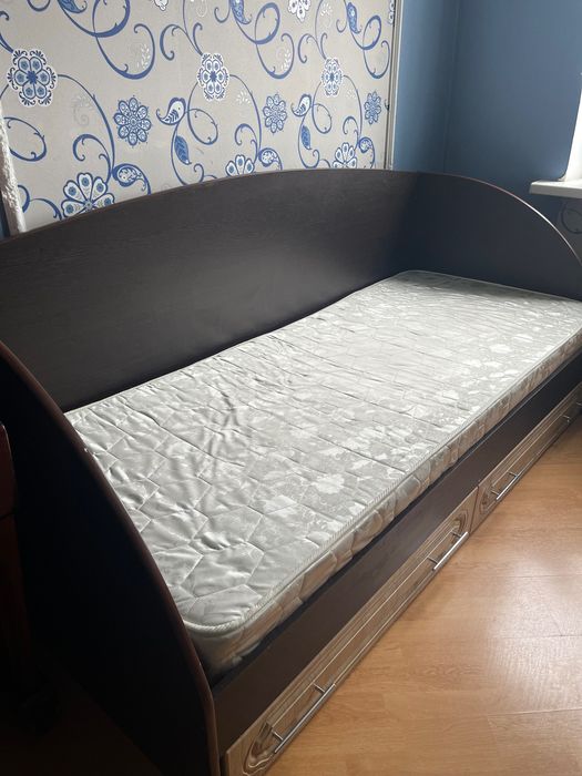 Продам кровать односпальную