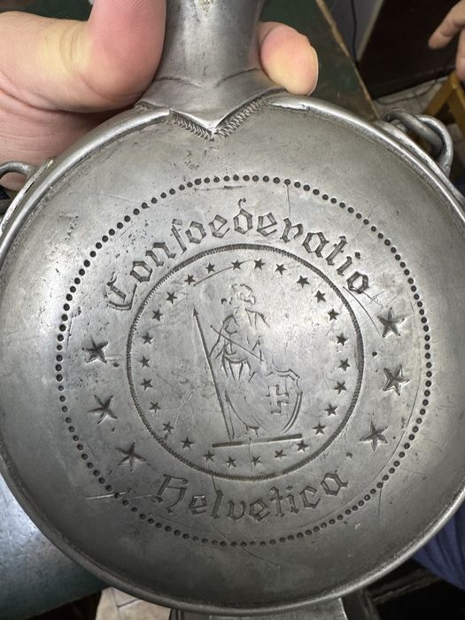 Стара Швейцарска кана от калай