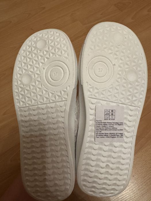 Продам кроссовки