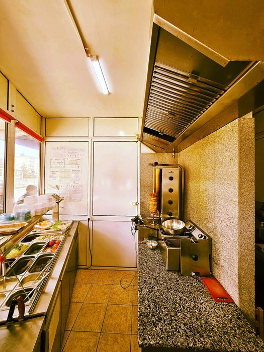 Fast Food complet utilat + firmă activă – Complex Lamaita