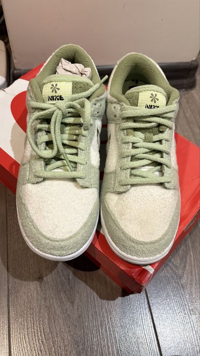 Маратонки от плюш Nike нови