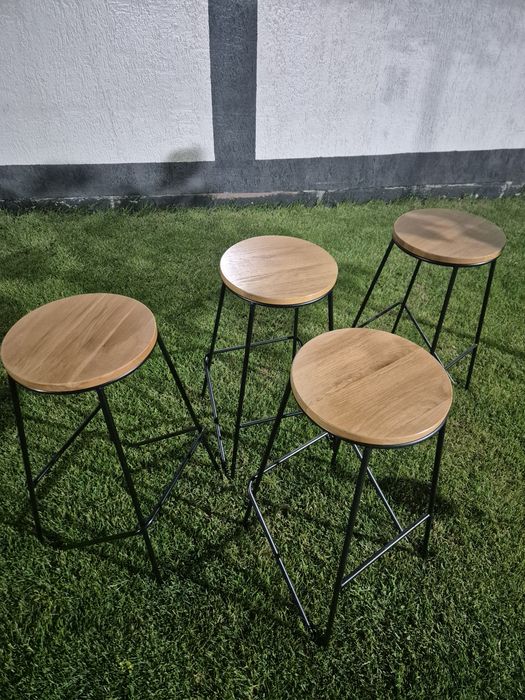 Vand 4 scaune înalte de bar