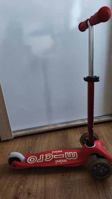 Червена тротинетка Mini Micro със седалка