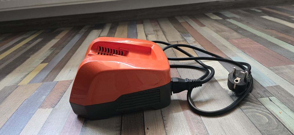Încărcător Husqvarna