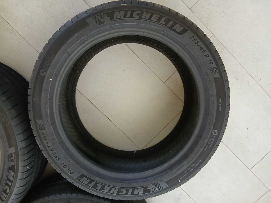 Set anvelope 2x MICHELIN 255/45 R19 vara PILOT SPORT 4 SUV  cu 2x MICHELIN 245/45 R19 PRIMACY 3 vara