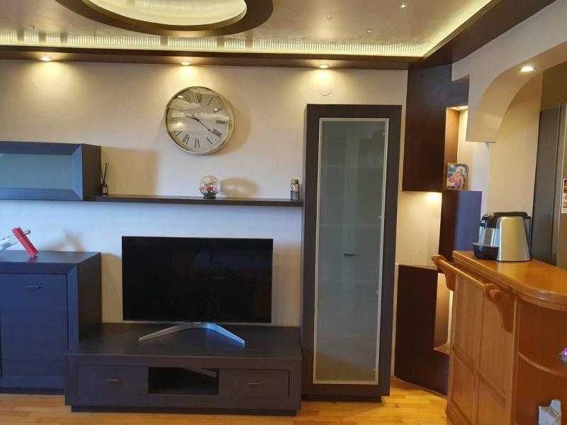 Дава се под наем Тристаен апартамент в Бургас, Възраждане - 95 кв.м за 612 € - Снимка #1