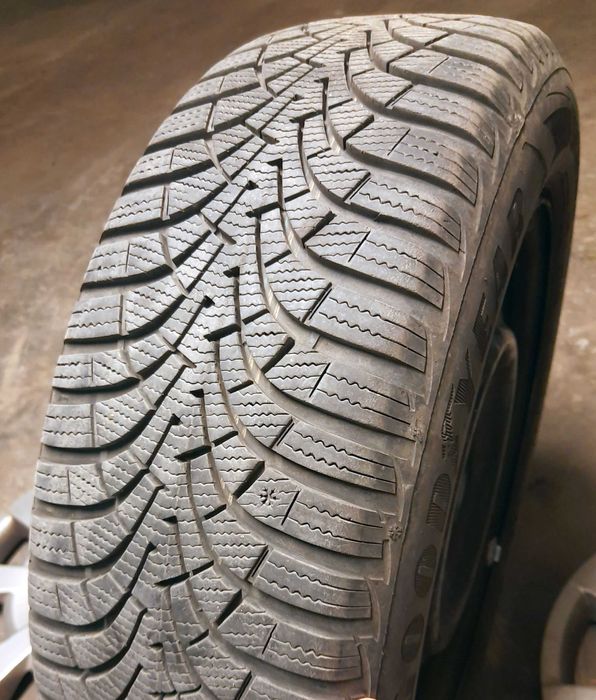 4бр. зимни гуми Goodyear 205/60 R16 със джанти за Toyota