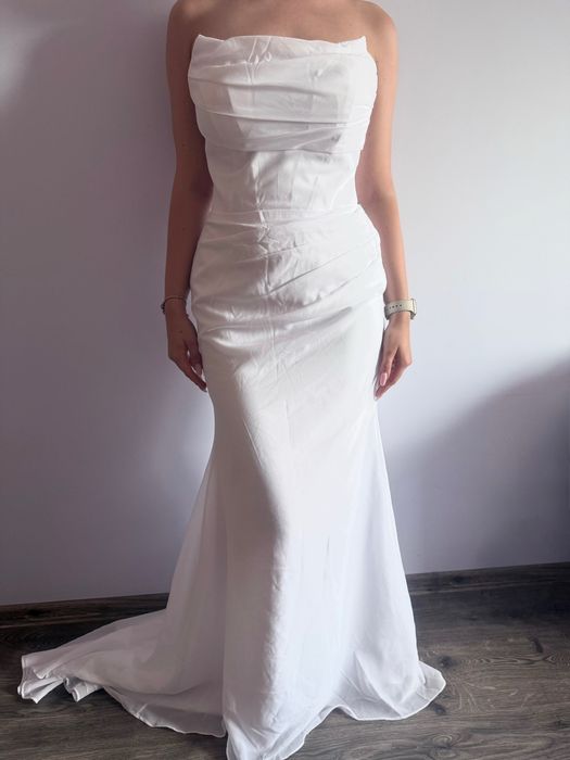 ЧИСТО НОВА Булчинска рокля - размер М.