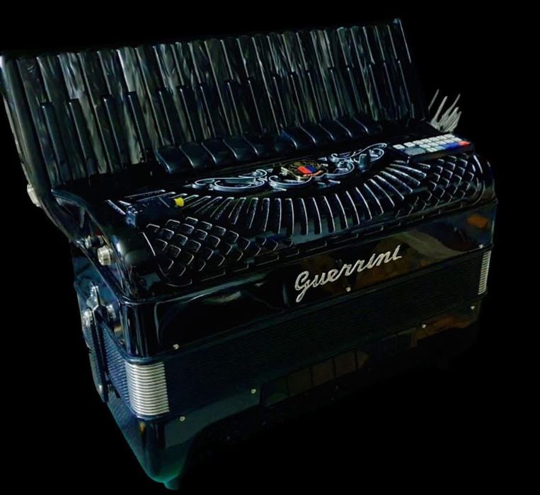 Vând acordeon Guerrini Digital