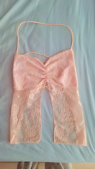 Продавам нов бански от 4 части и блузка дантела