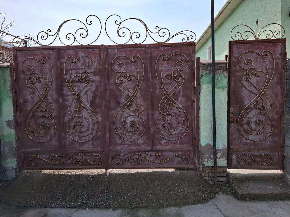 Забор бордовы