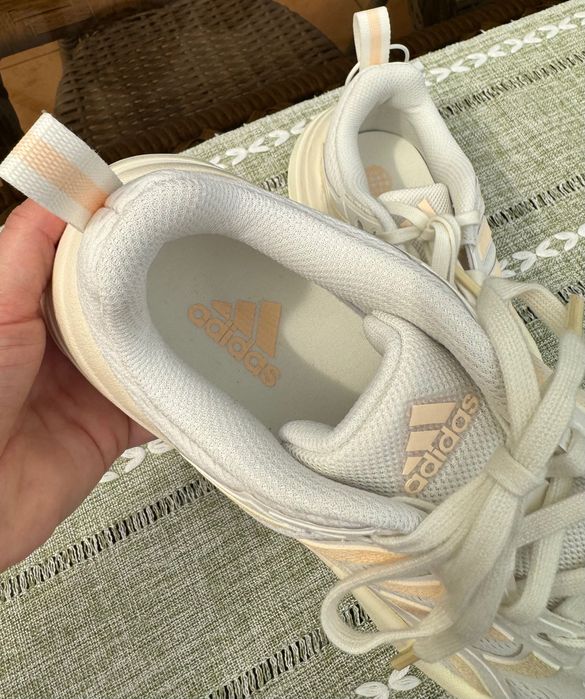 Продам кроссовки Adidas оригинал новые