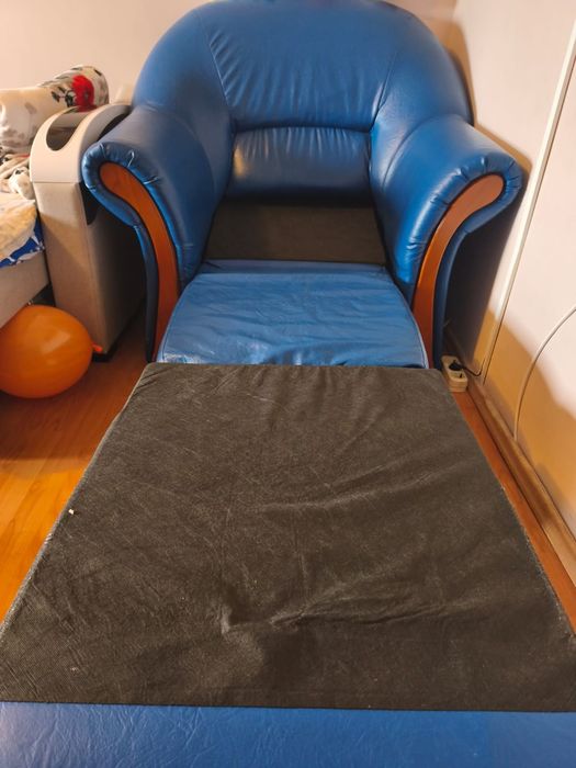 De vânzare 1 fotoliu 100 ron bucata