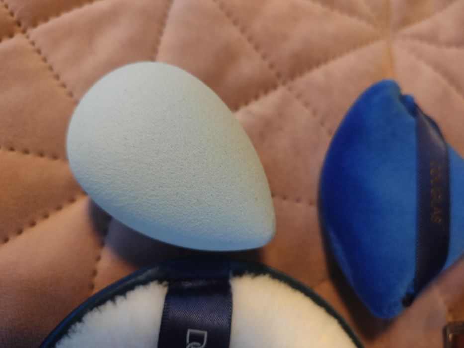 Козметичен сет DOUGLAS: гланц, сенки, гъбички, четка, кърпички