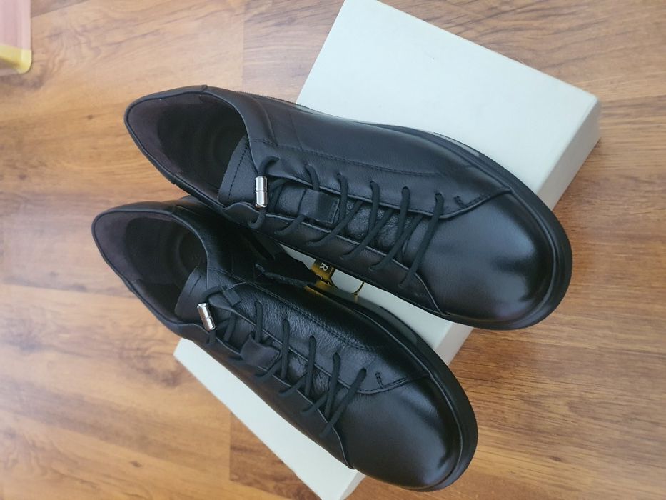 Мужской кроссовка кожанный