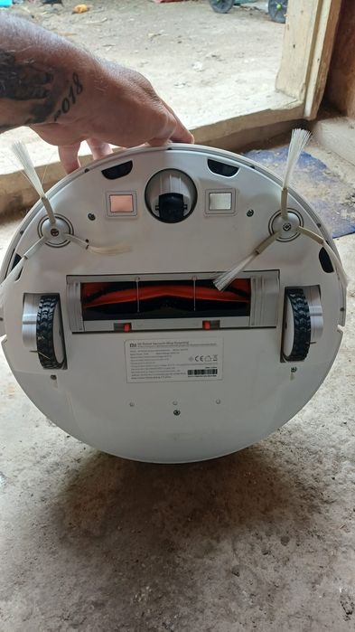 Xiaomi Mi Robot Vacuum-Mop Essential