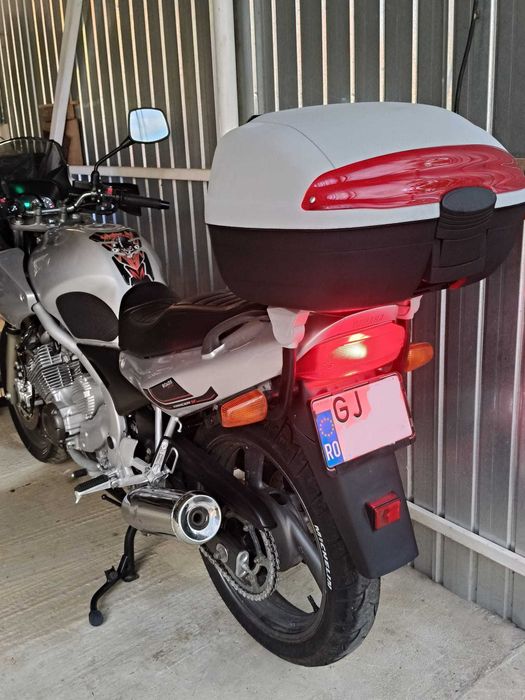 Motocicleta Yamaha XJ 600N, inmatriculata RO in 2025,  anul fabricatie 2003, stare perfecta, bine intretinuta