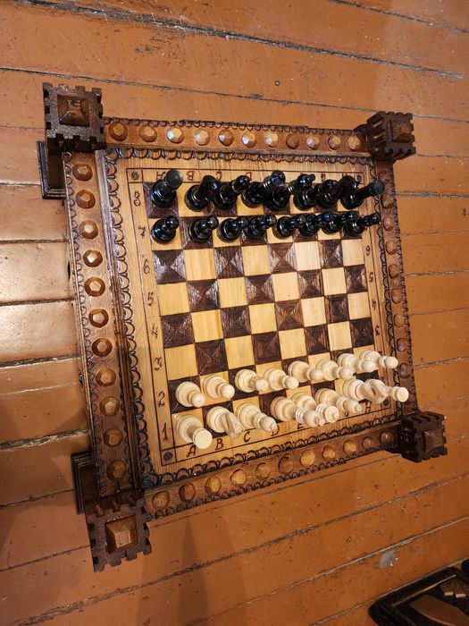 Шахматы  ручной работы "Замок" размер 70х70