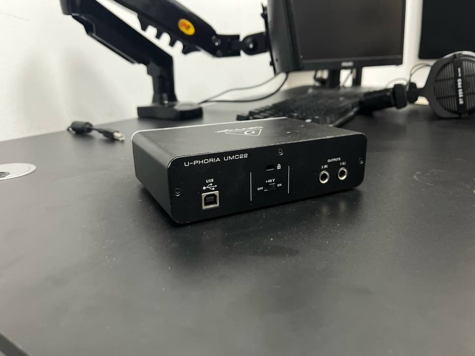Продам Benhringer U-Phoria UMC22