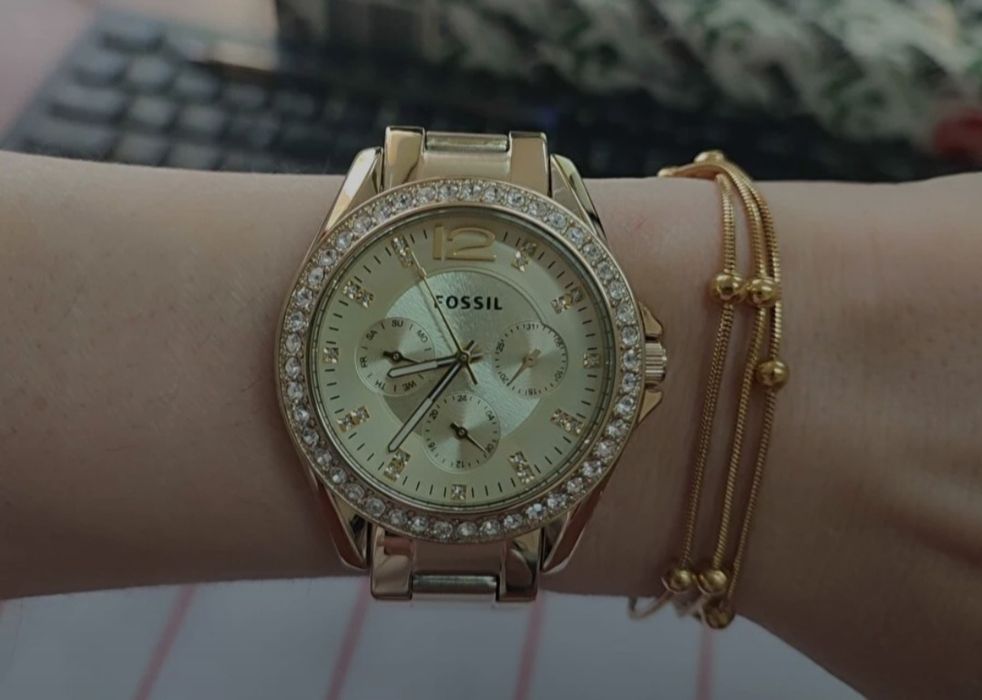 Vand ceas nou Fossil Riley