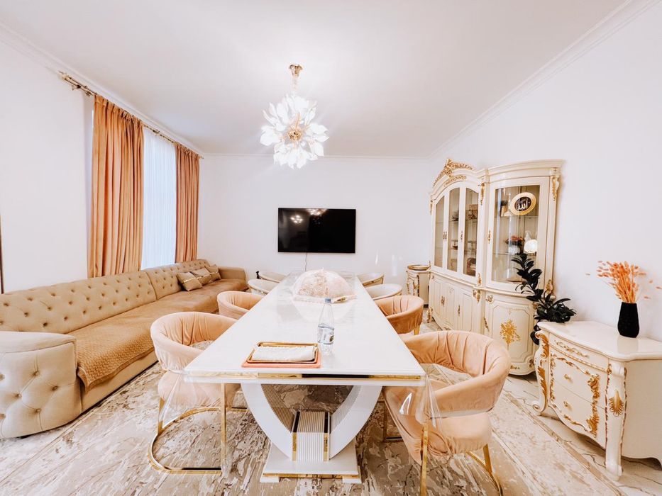 Продам шкаф-витрину напольный Элиза-12