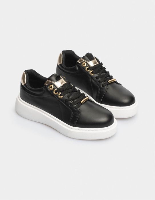 Продам новые кроссовки из Турции