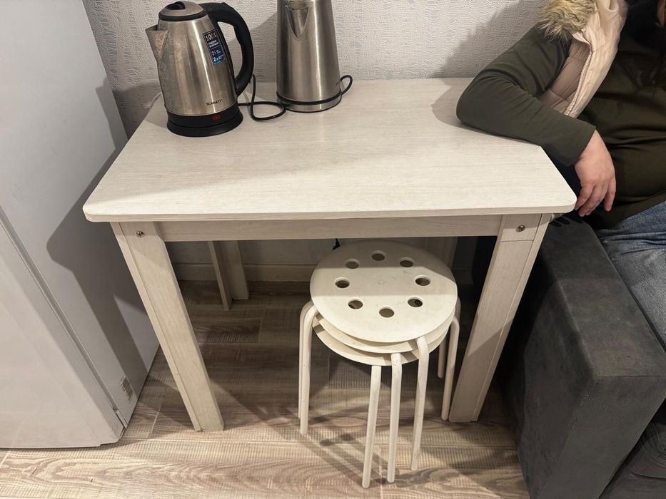 Стол кухонный небольшой