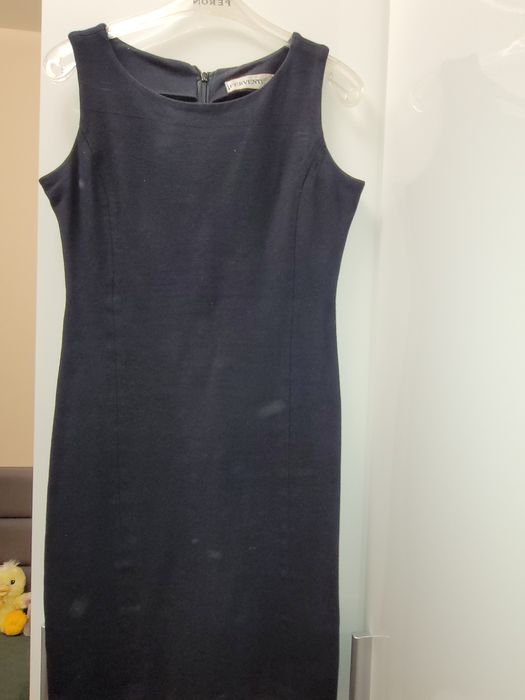 Черна бизнес рокля.