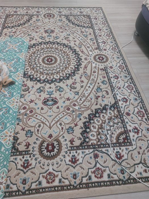 Продаётся ковёр 2 на 3