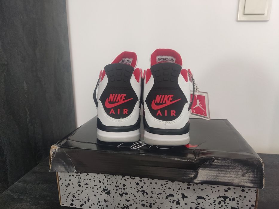 Jordan 4 fire red